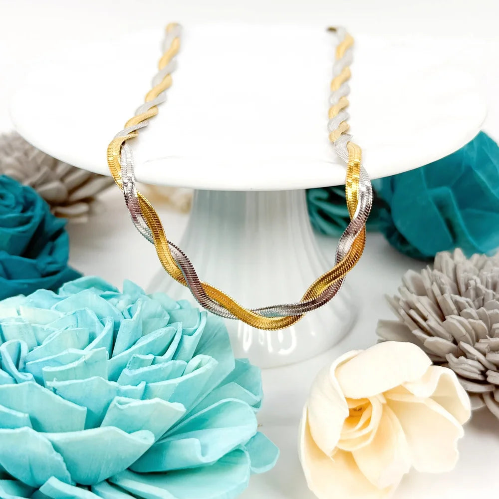 Nova Twisted Snake Chain Necklace