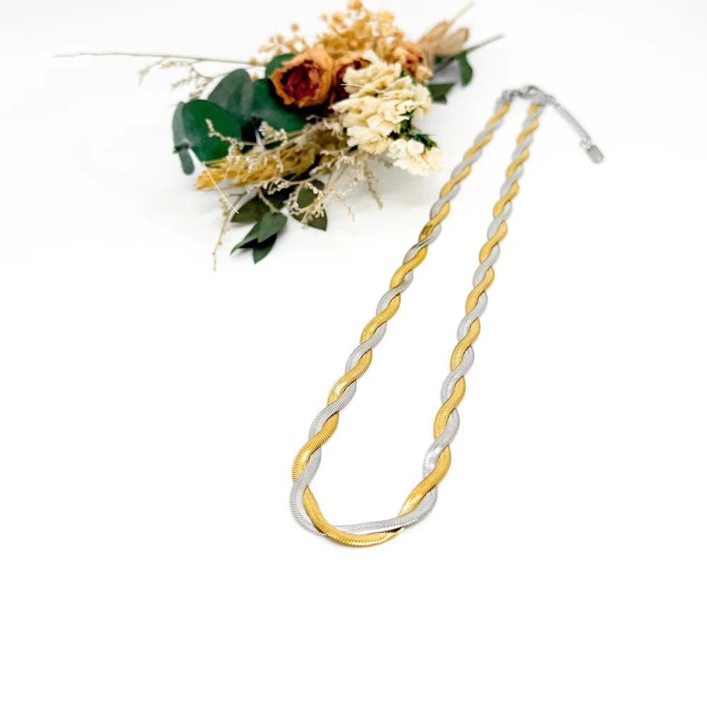 Nova Twisted Snake Chain Necklace