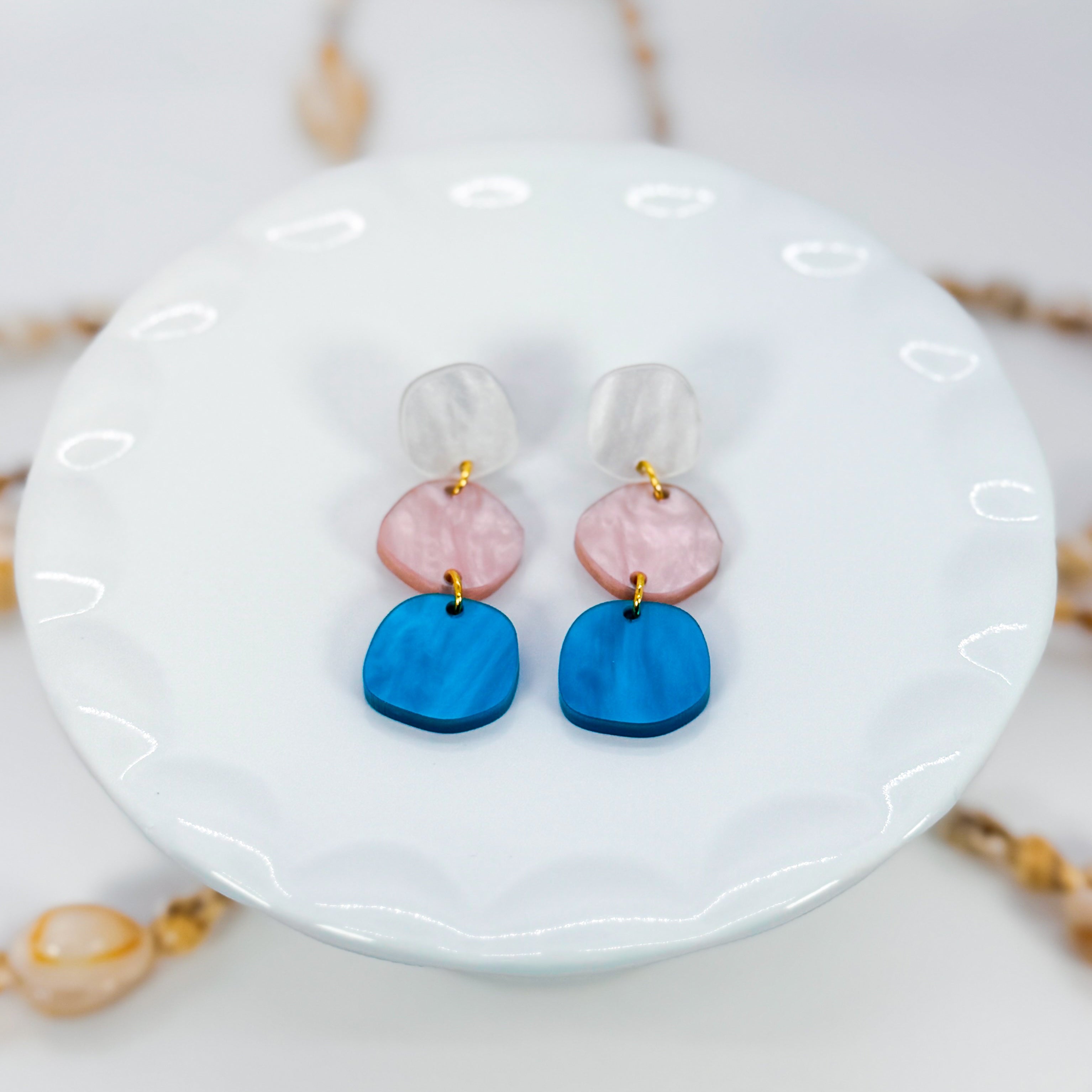 Shelly Dangles