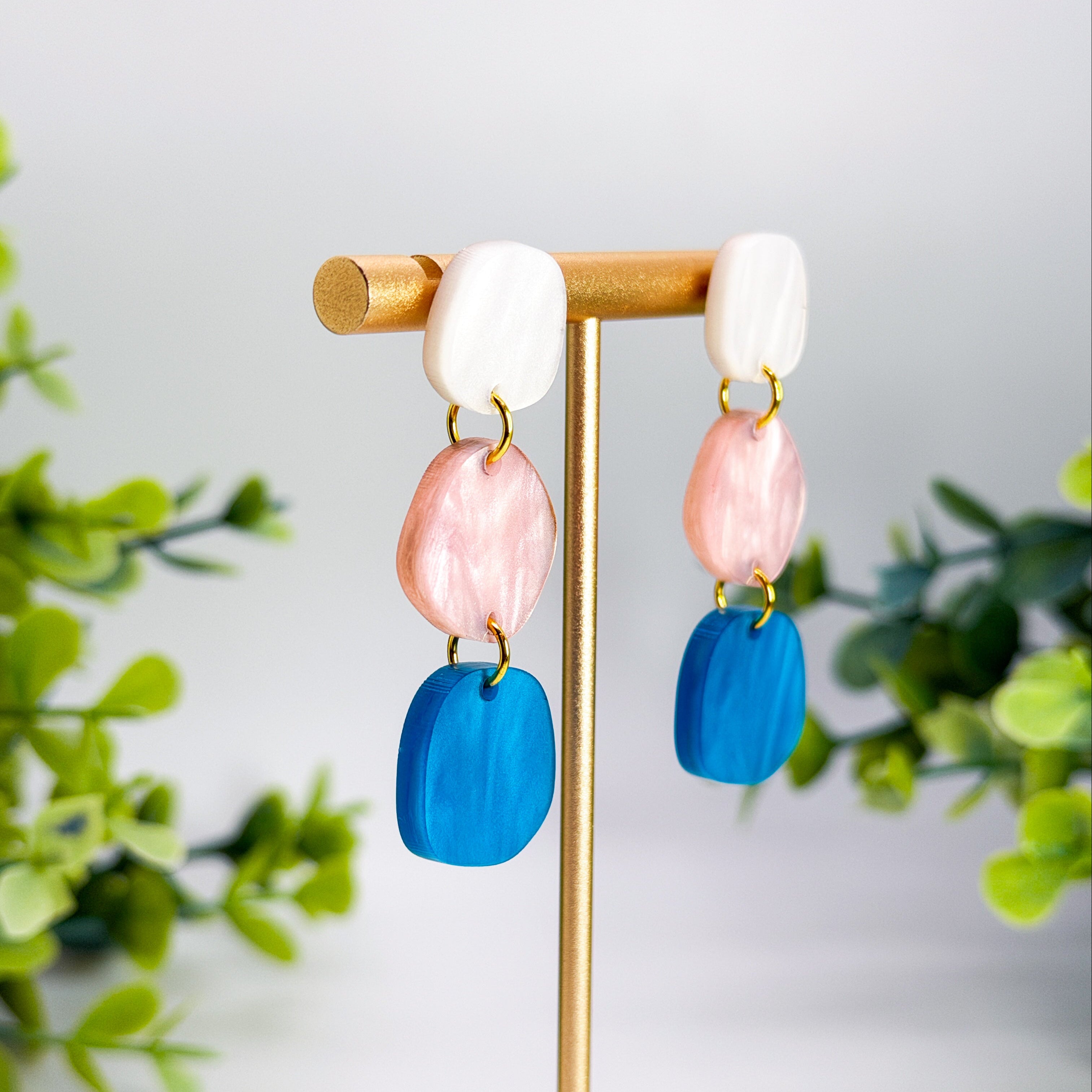 Shelly Dangles