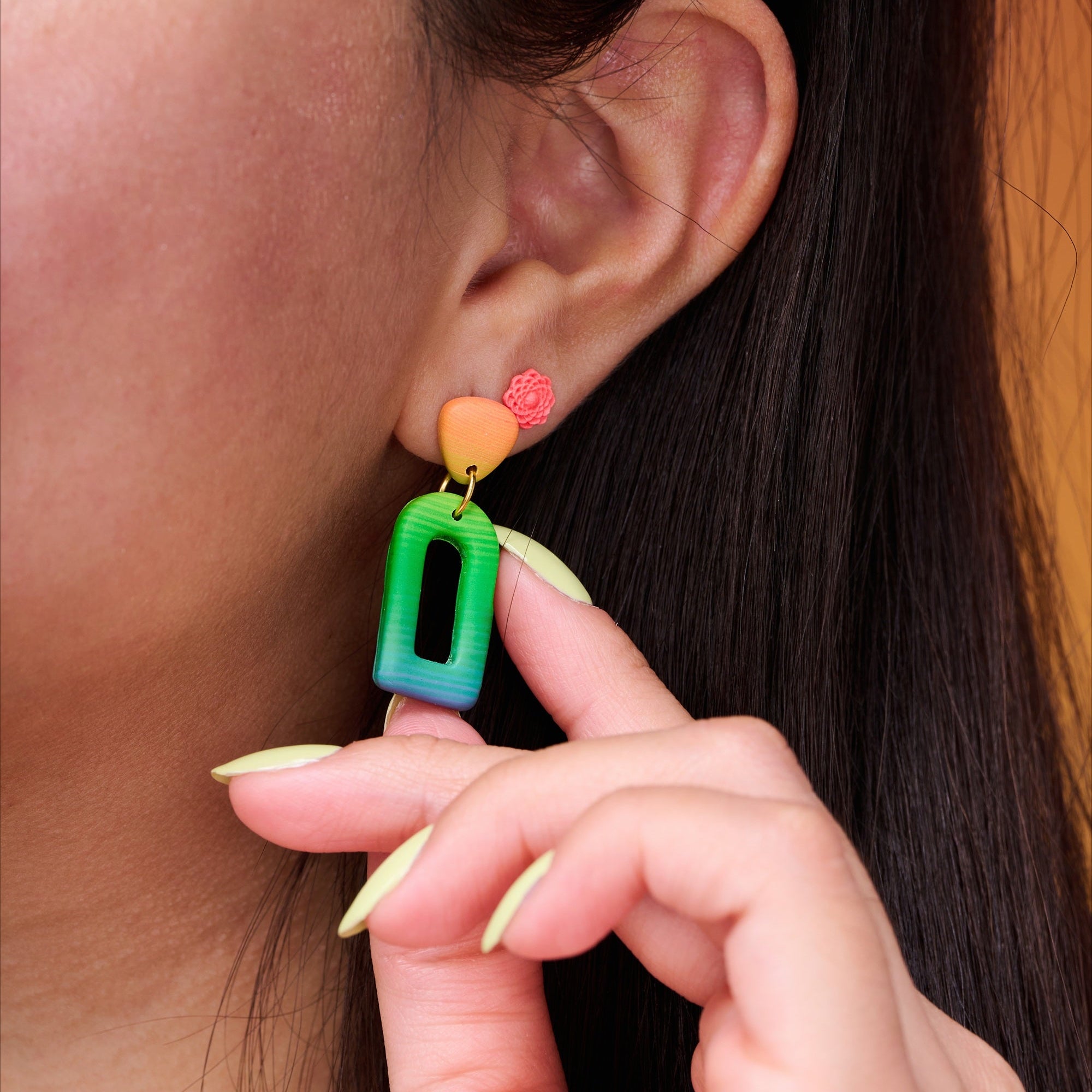 Aya Dangles